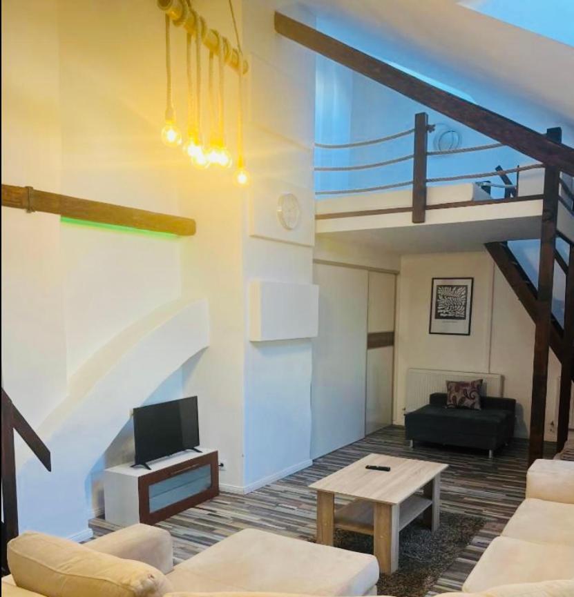 Jokai Apartman Komárno Esterno foto